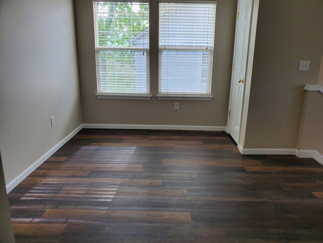 Foto del edificio - 10335 Parkview Ave