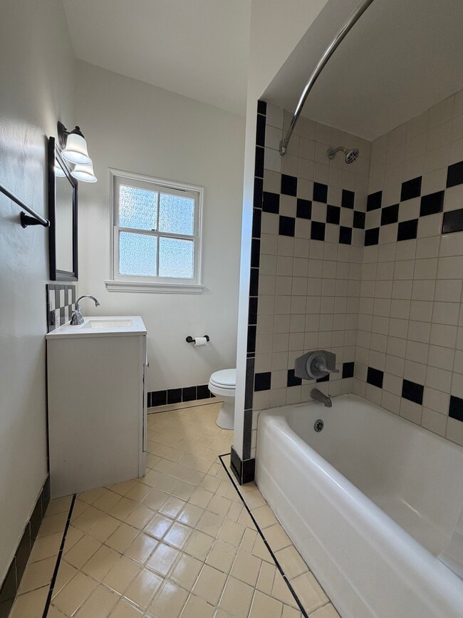 Building Photo - 1156 E Orange Grove Blvd