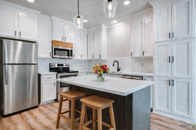 Foto del edificio - 8065 Lockhart Rd