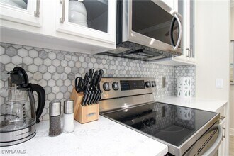 Building Photo - 4853 Hampshire Ct
