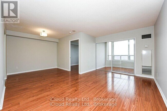 Photo du bâtiment - 135 Hillcrest Ave