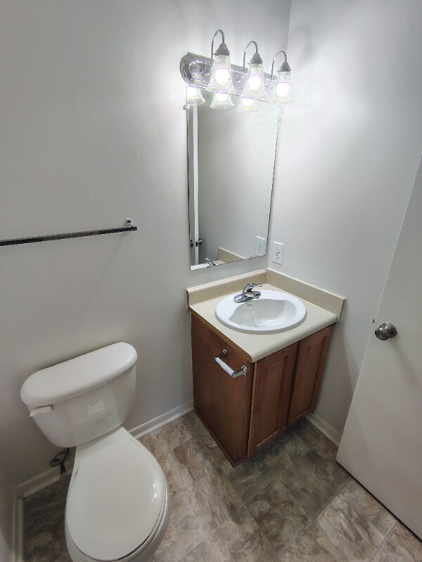 Foto del edificio - 600 Reusens Rd