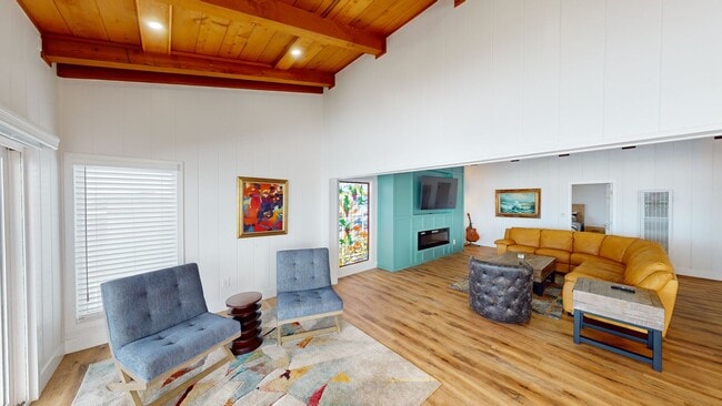 Building Photo - 1480 Seacoast Dr