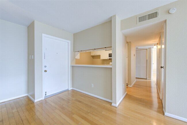 Building Photo - 3055 Walnut Bend Ln