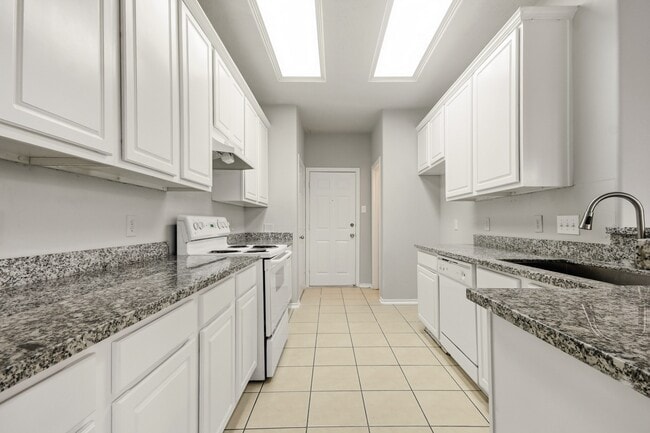 Building Photo - 13107 Peppergate Ln