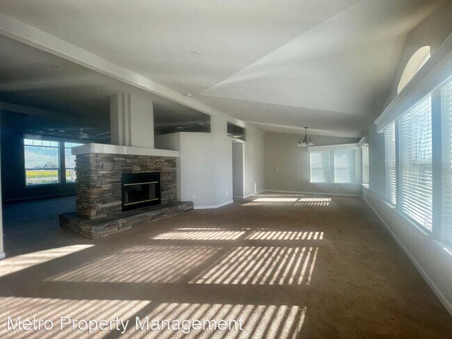 Foto del edificio - 4 br, 2.5 bath House - 13990 Murphy Ave