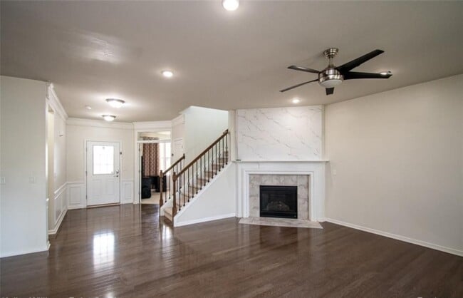 Building Photo - 5995 Branch Dr