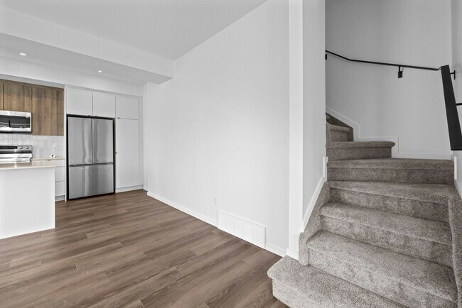 Photo du bâtiment - 16210-1103A 103a Ave NW