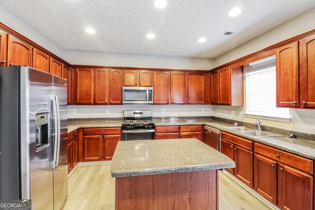Building Photo - 75 Valley Brook Dr