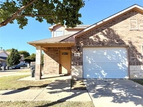 Building Photo - 2347 Bloomfield Dr
