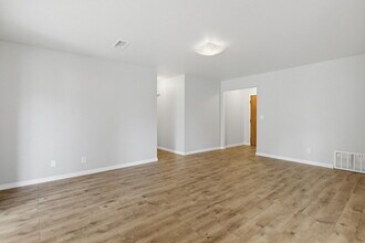 Building Photo - 1295 Tobias Dr