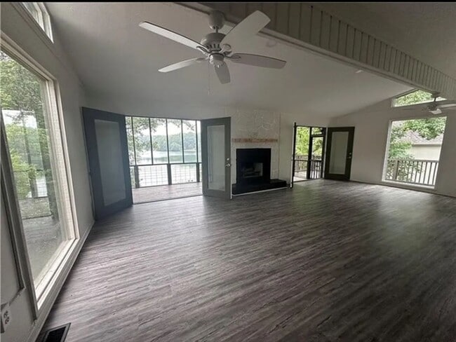 Building Photo - 5197 Woodmont Dr