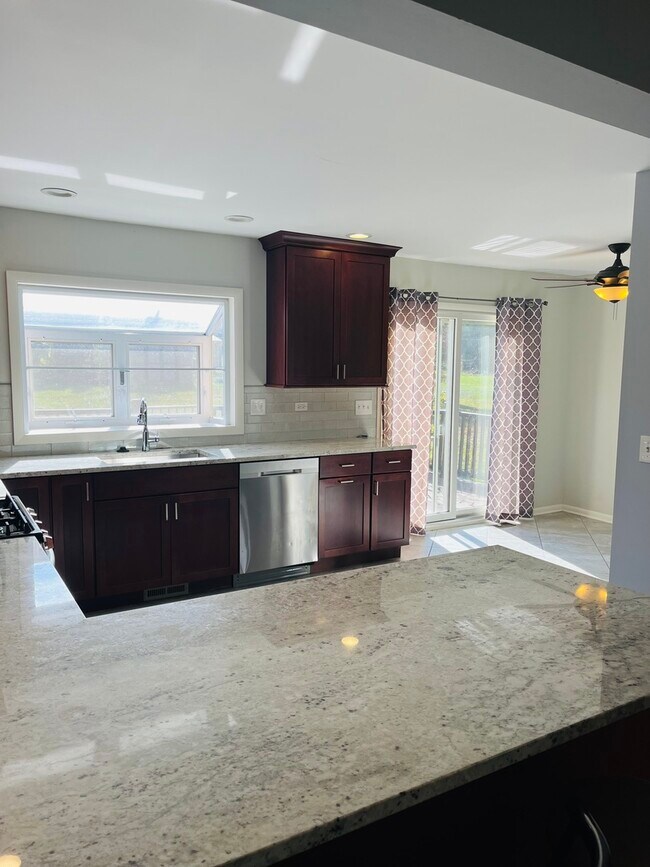 Foto del edificio - 587 Front St