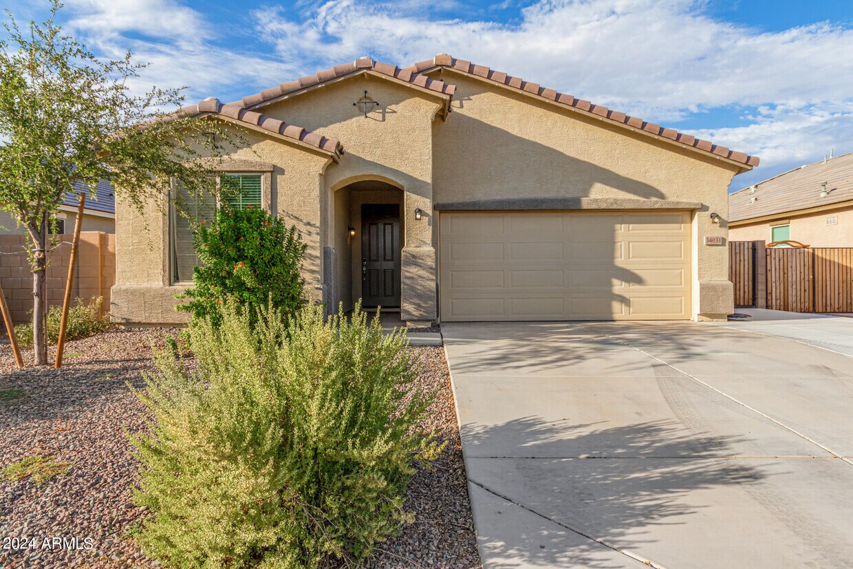 Primary Photo - 34031 N Casey Ln