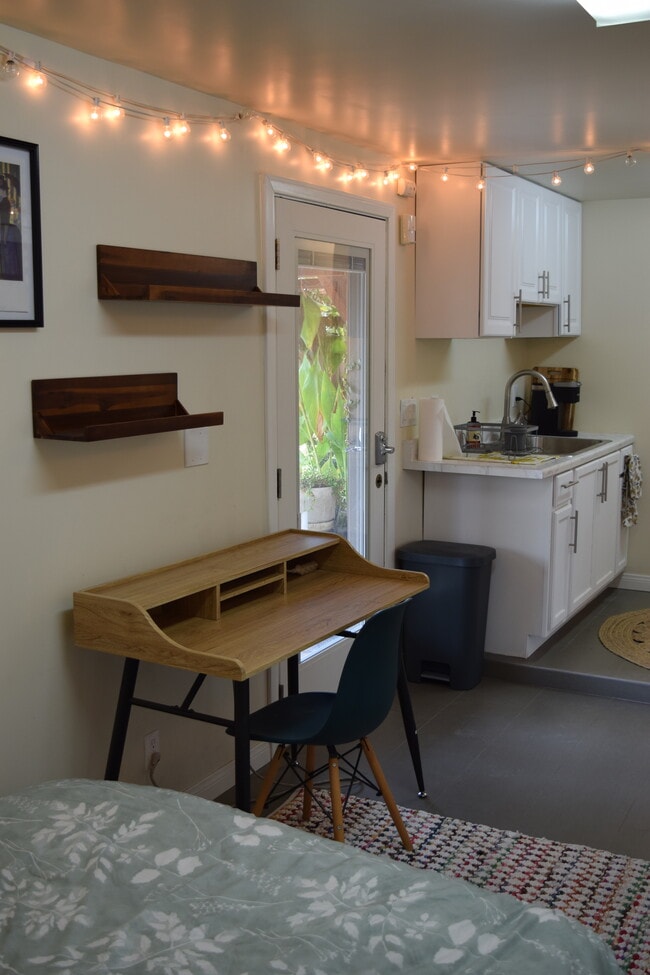 Foto del edificio - 2474 Endicott St