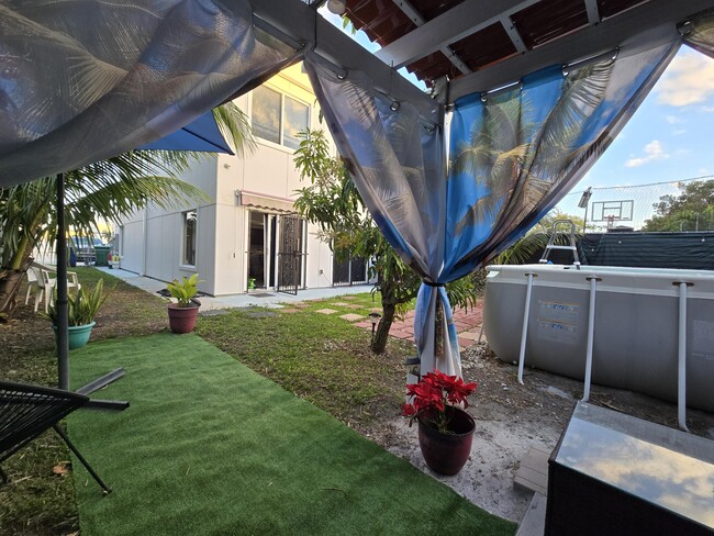Building Photo - 26132 SW 136 Ct