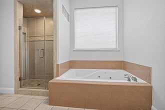 Building Photo - 10310 Chevy Chase Dr