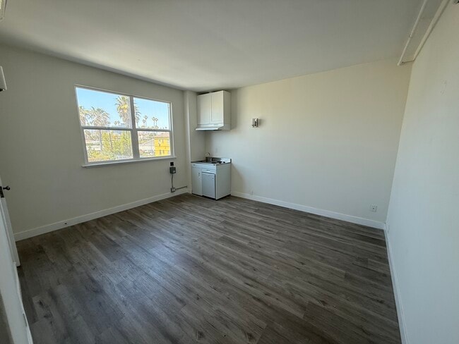 Building Photo - Crestwood Tower Apartments