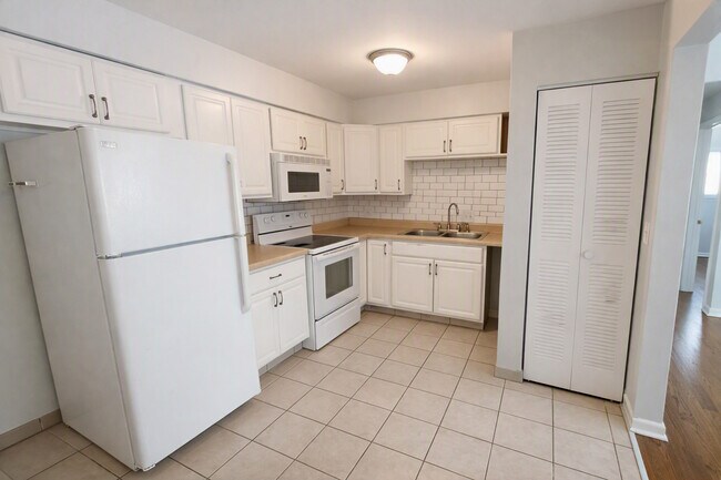 Foto del edificio - 5811 Rose Ave