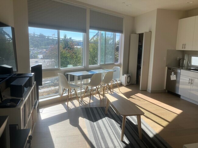 Foto del edificio - 3610 Leary Wy NW