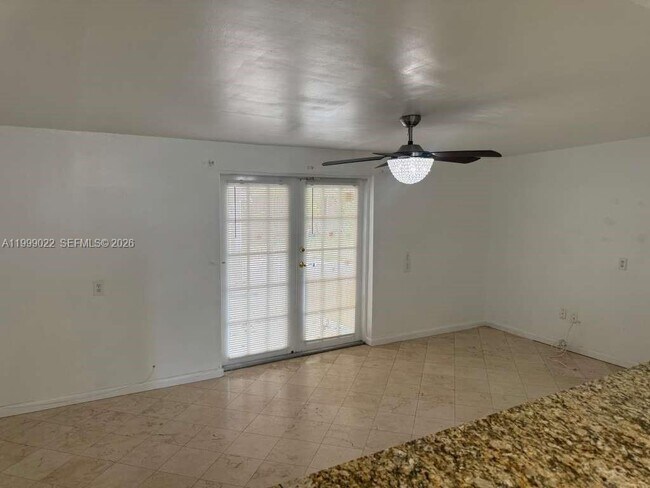 Building Photo - 6833 SW 20th Ct