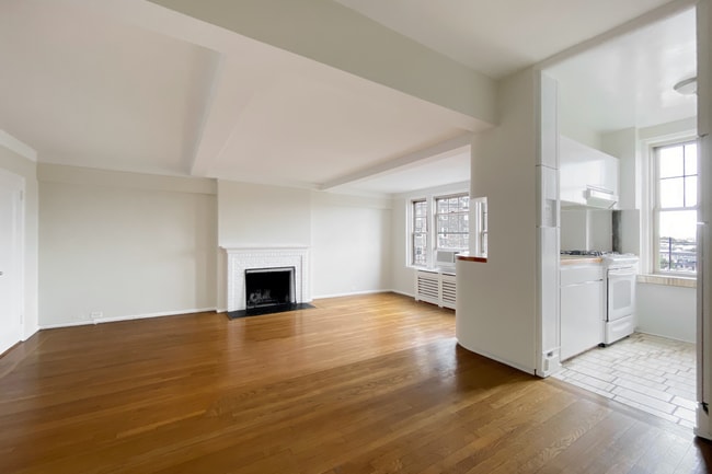 Building Photo - 299 W 12th St