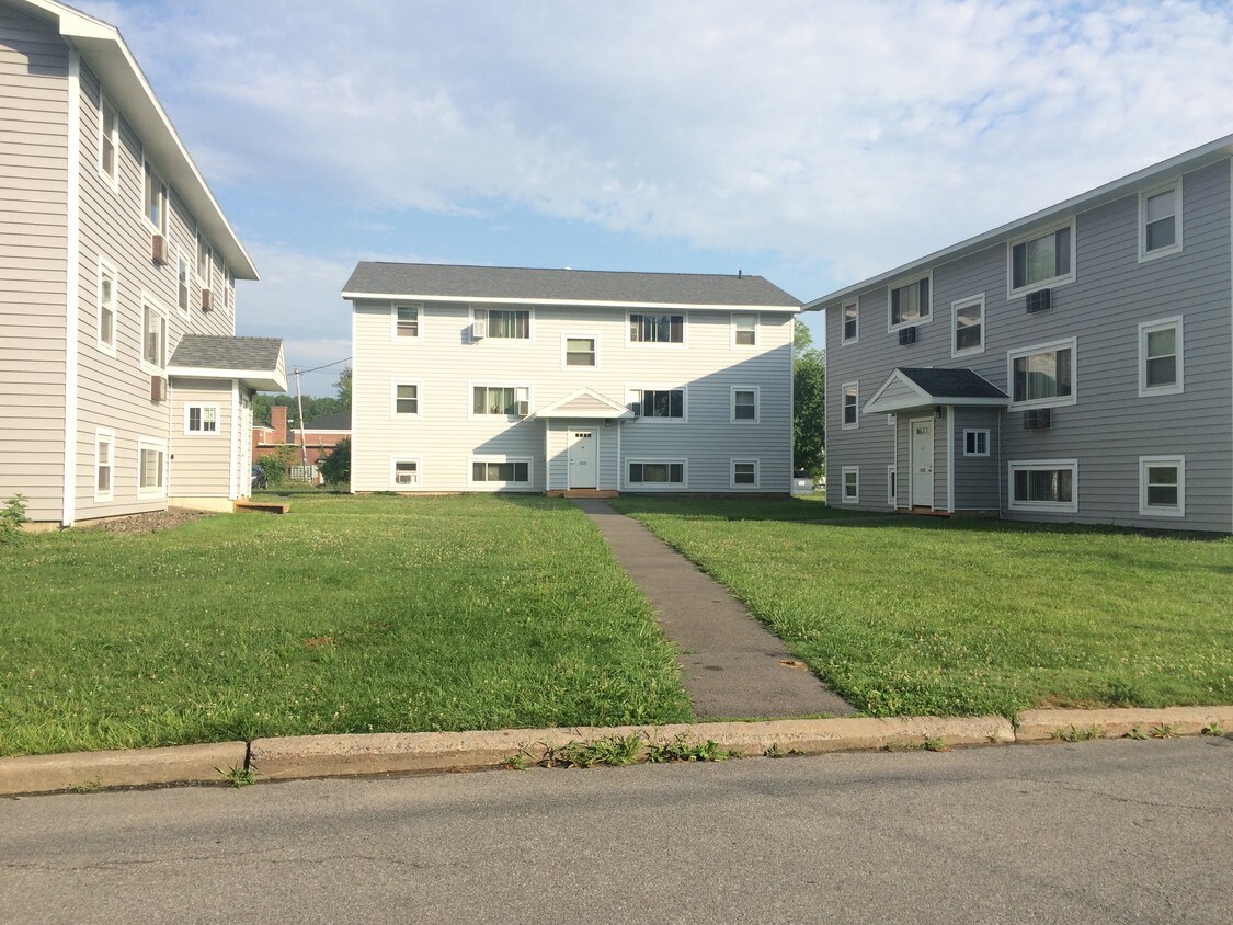 Apartment Complex - 307 N Doxtator St