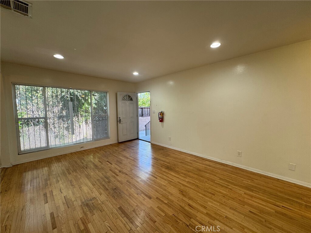 Primary Photo - 1372 W 36th St