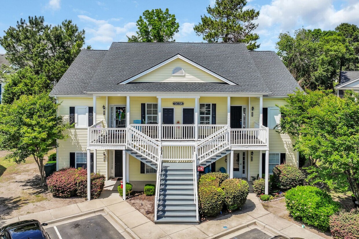 Primary Photo - Beautifully renovated condo offering 3 Bed...