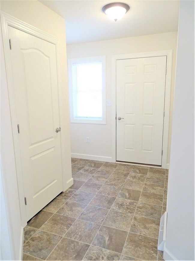 Building Photo - 1385 Fieldstone Dr
