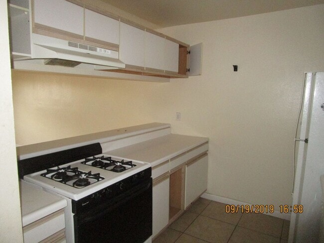 Building Photo - 906-906 Los Reyes Ct SE