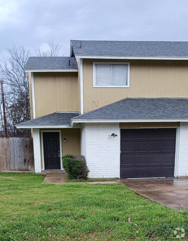 Building Photo - 901 Betsy Ross Dr