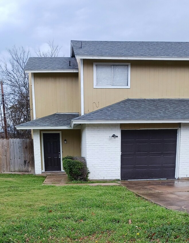 Foto principal - 901 Betsy Ross Dr