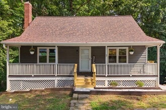 Building Photo - 5 Huntington Dr
