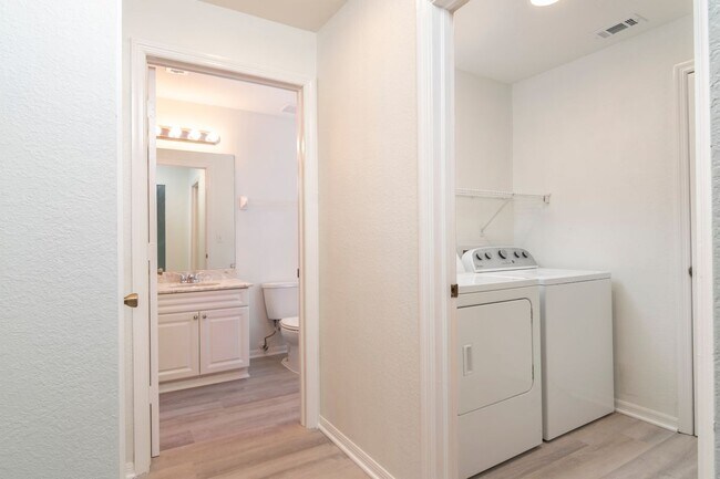 Foto del edificio - 3245 Cypress Glen Way