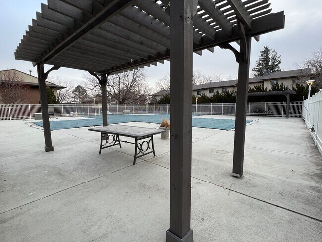 Building Photo - 3/bed 3.5/bath available NOW!