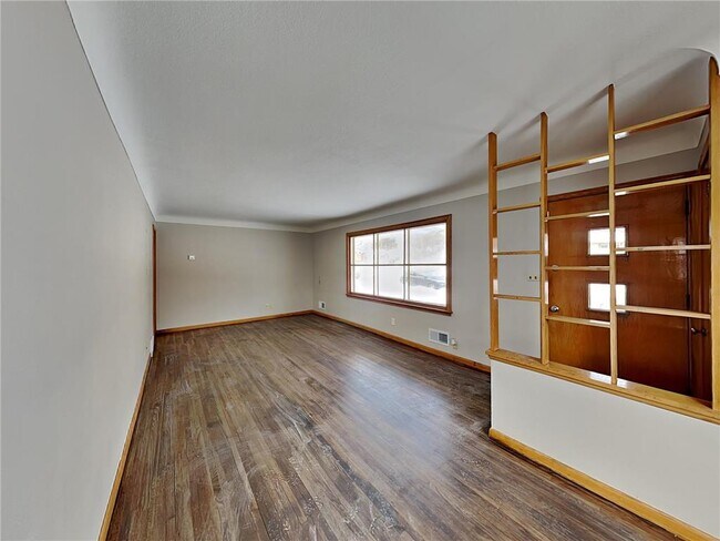 Foto del edificio - 2092 Bush Ave E