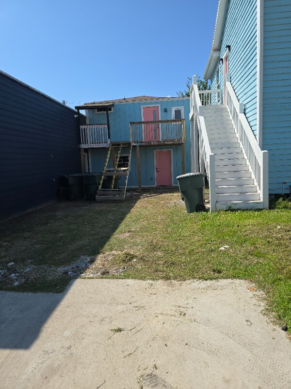 Building Photo - 4305 Ave S