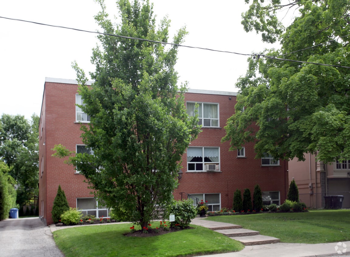 Primary Photo - 699 Balliol St