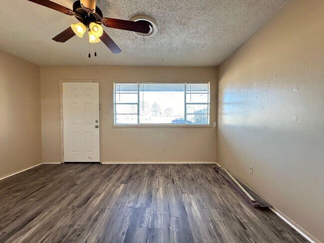 Foto del edificio - 8022 D Hwy 271-