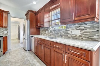 Building Photo - 4679 Ossabaw Way