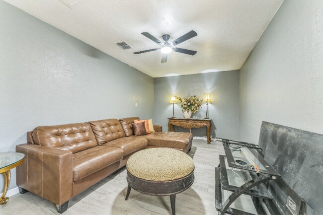 Foto del edificio - 465 Rio Grande Ln