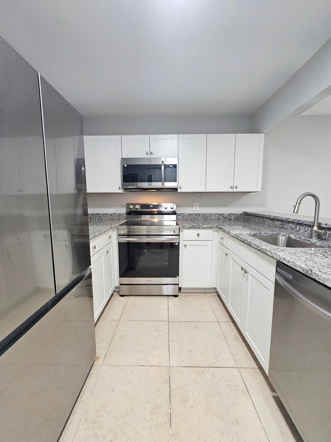 Foto del edificio - 1545 Lake Crystal Dr