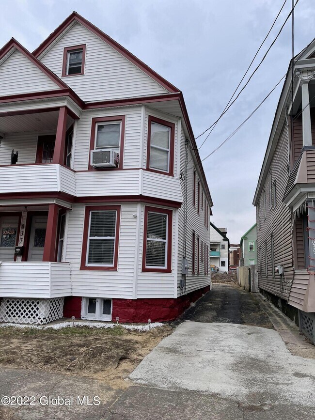 Foto del edificio - 837 Grant Ave