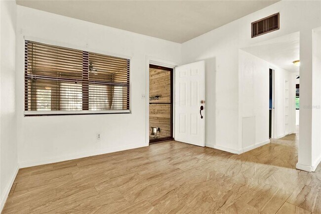Foto del edificio - 371 E 4th St