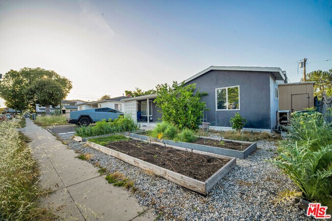 Building Photo - 12827 Sylvan St
