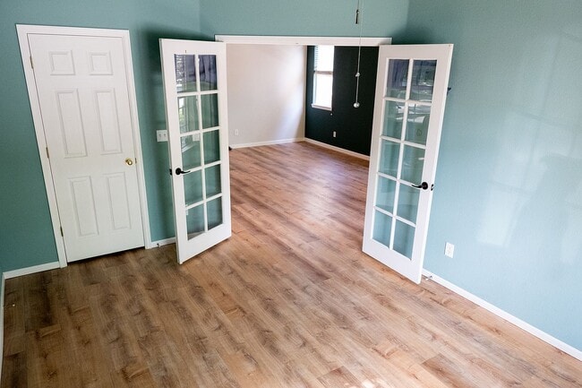 Building Photo - 462 Chambers Way