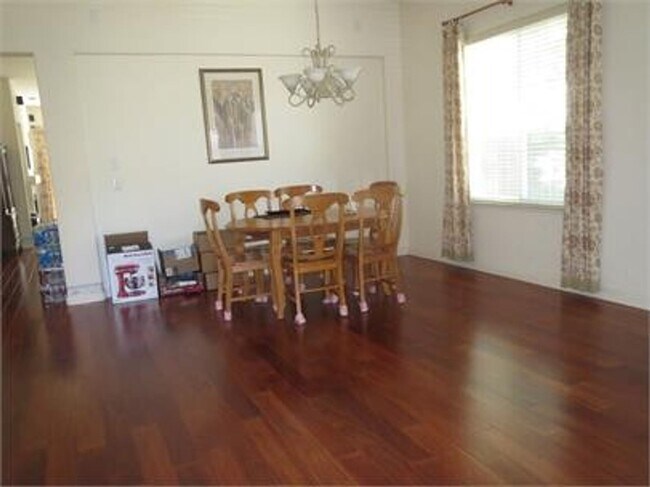 Foto del edificio - 4 Bedrooms 2 bath home in Wild Horse Commu...