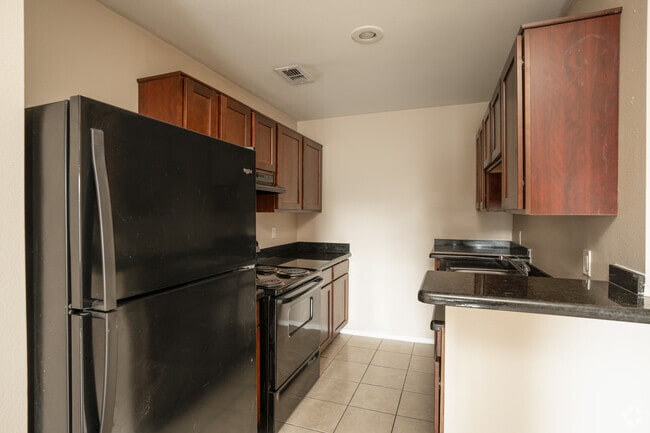 3BR, 2BA - 960SF - Kitchen - Diamante Apartments