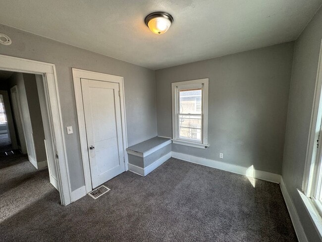 Foto del edificio - 1414 Iowa St